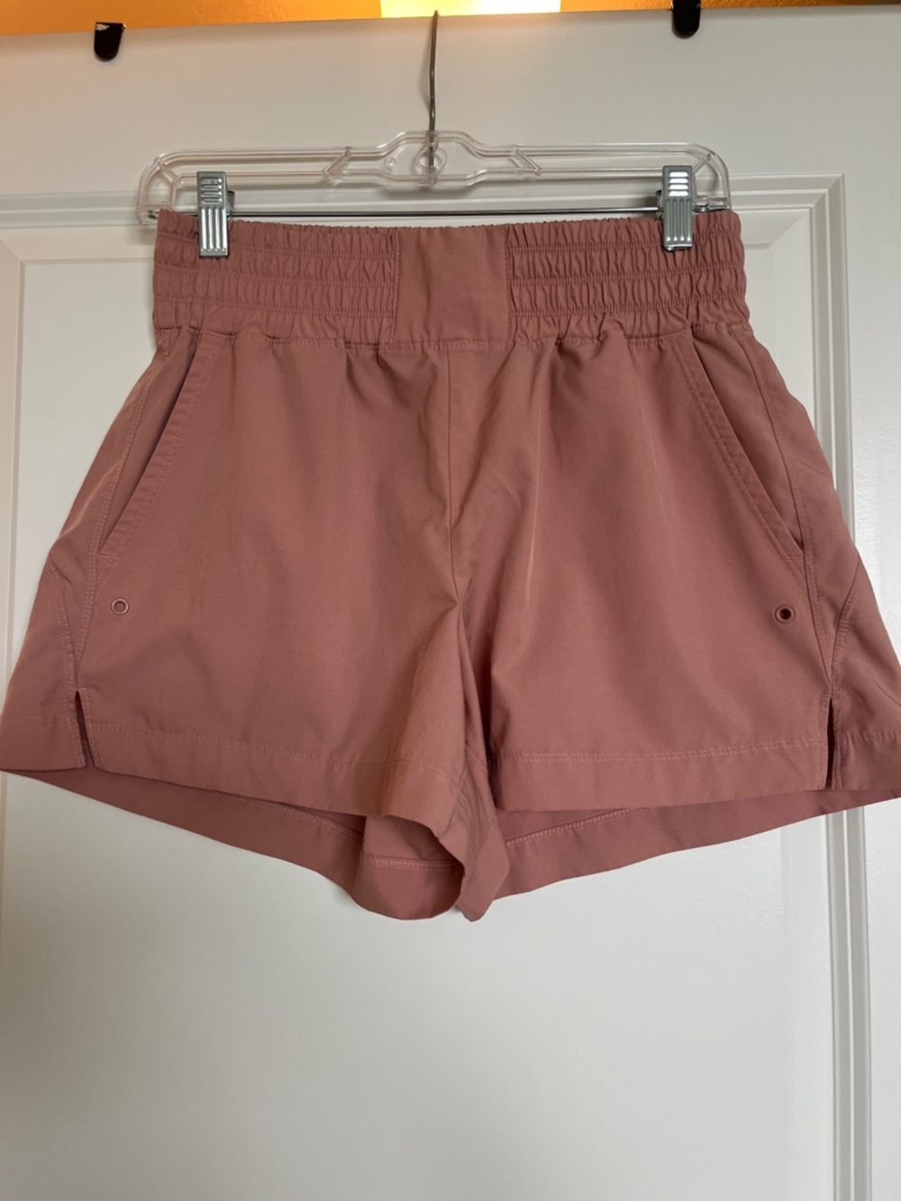 Old Navy Women's Dusty Rose Elastic-Waist Athletic Shorts